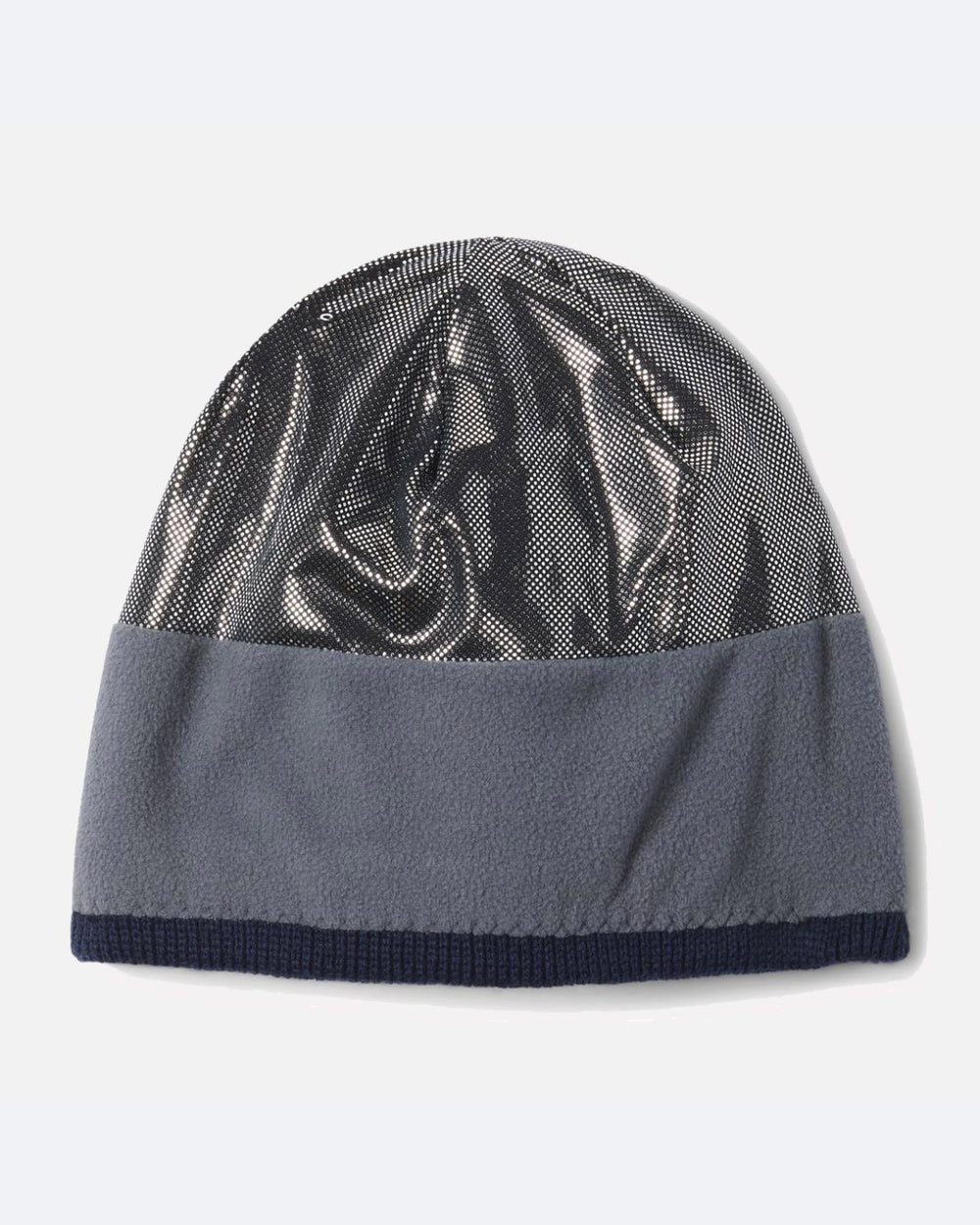 כובע ה-Bugaboo Beanie מבית קולומביה ישראל כולל חלק עליון בצבע כסף מטאלי מבריק ורצועת תחתית רכה מפליס אפור, המוצג על רקע בהיר אחיד.