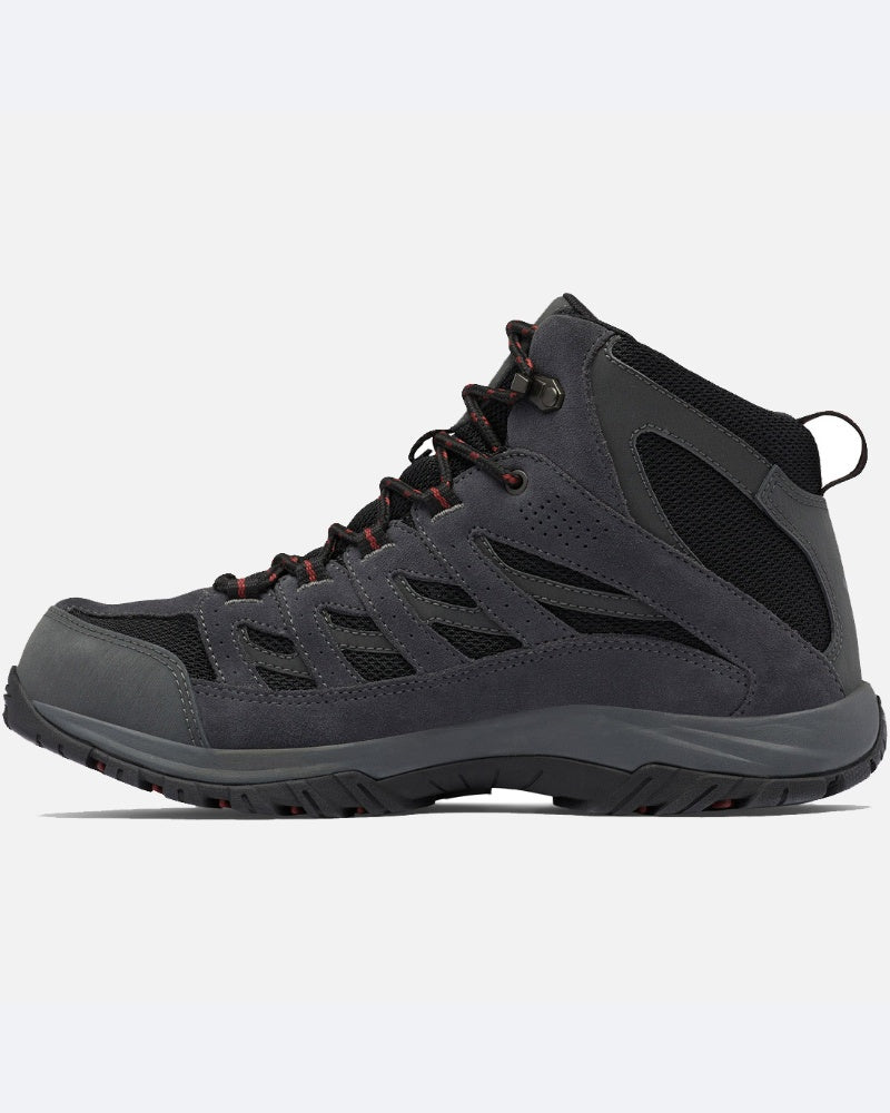 מבט צדדי על מגף הטיולים ColumbiaIL Crestwood Mid Waterproof M בצבעי אפור כהה ושחור עם נגיעות אדומות, לוחות רשת, סוליה יציבה ושרוכים שחורים, על רקע לבן חלק.