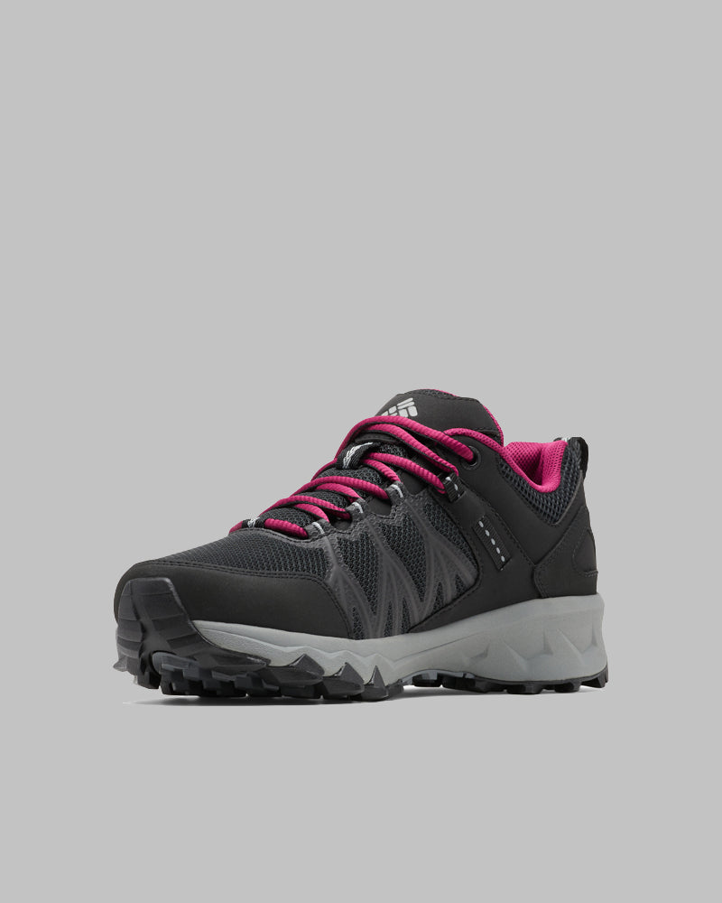 ה-Peakfreak II Outdry W מבית columbiaIL היא נעל טיולים ספורטיבית לנשים בצבעים שחור ואפור, עם שרוכים ואלמנטים ורודים, המוצגת בזווית על רקע אפור — הנעלה מושלמת לפעילויות בחוץ לקראת ההרפתקה הבאה שלך.