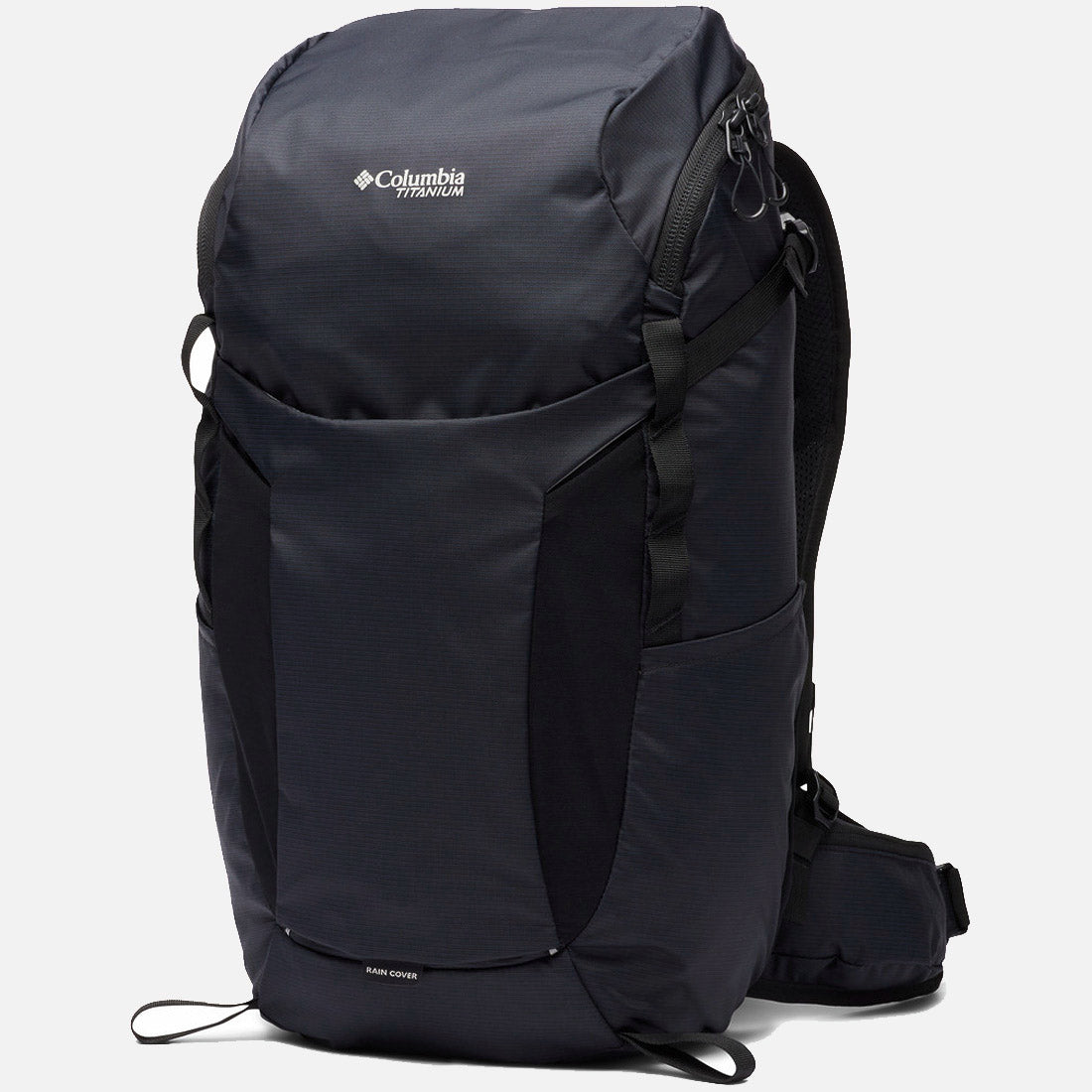 תיק גב שחור מדגם "Triple Canyon 36L" של חברת ColumbiaIL, עם רוכסן עליון, כיסים צדדיים, רצועות כתפיים מרופדות וחגורת מותניים, ניצב זקוף על רקע לבן חלק.