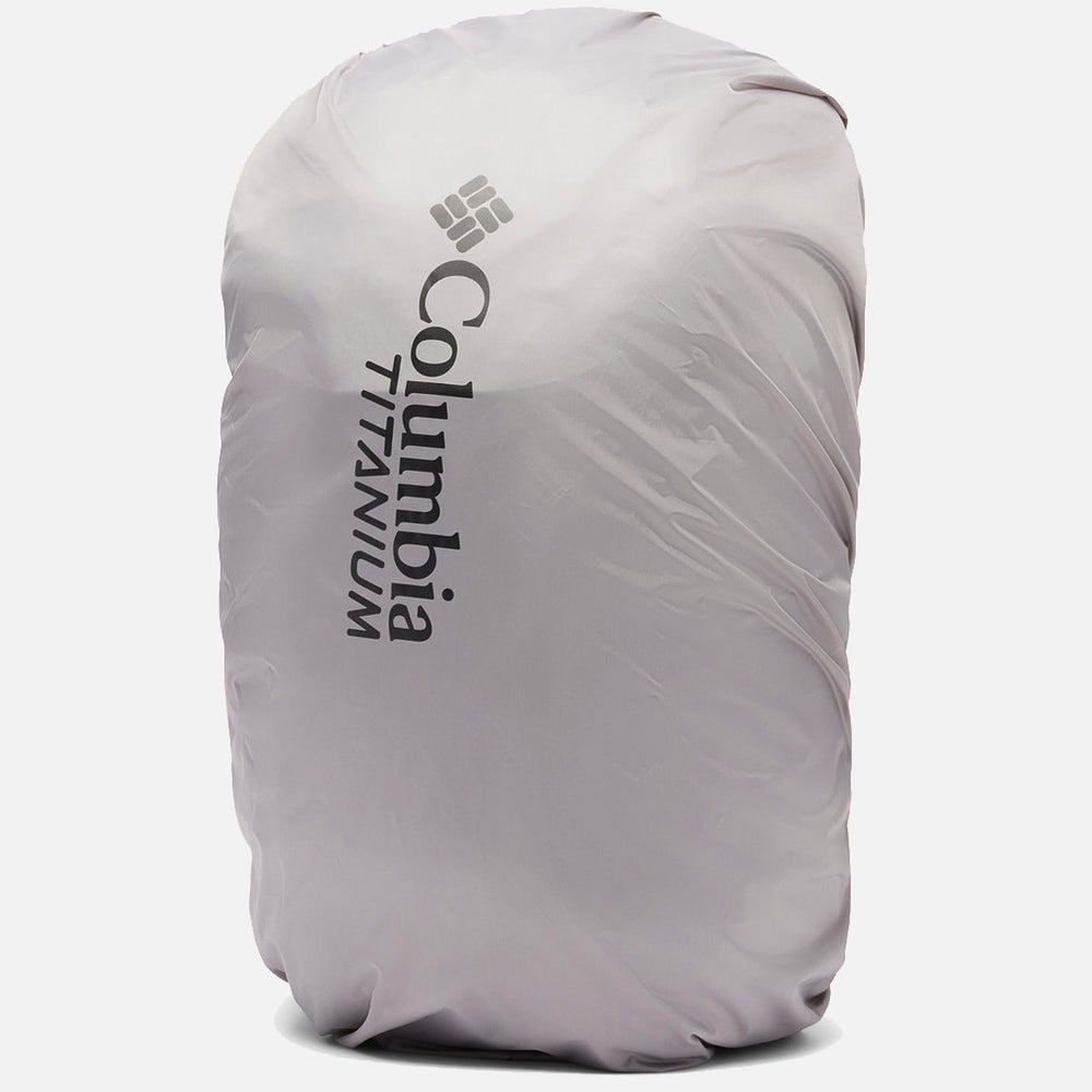 כיסוי גשם אפור של ColumbiaIL המתאים לתיק הגב Triple Canyon בנפח 36 ליטר, עם לוגואים שחורים של Columbia ו-TITANIUM — מושלם להגנה על הציוד שלך בכל הרפתקאות ה-Triple Canyon.