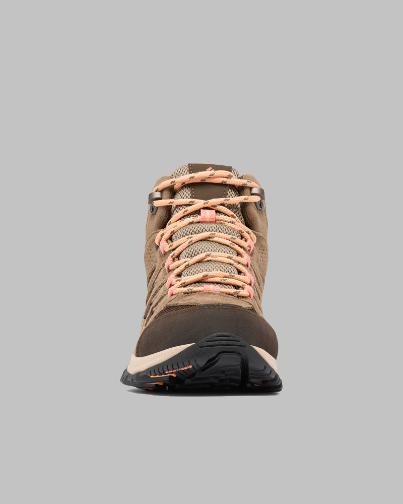מבט מלפנים על דגם Crestwood Mid Waterproof W מבית קולומביה ישראל: מגפי טיולים לנשים בצבעי חום ובז', עם שרוכים ורודים, סוליה מגומי שחורה ופרטי רשת, המוצגים על רקע אפור אחיד.