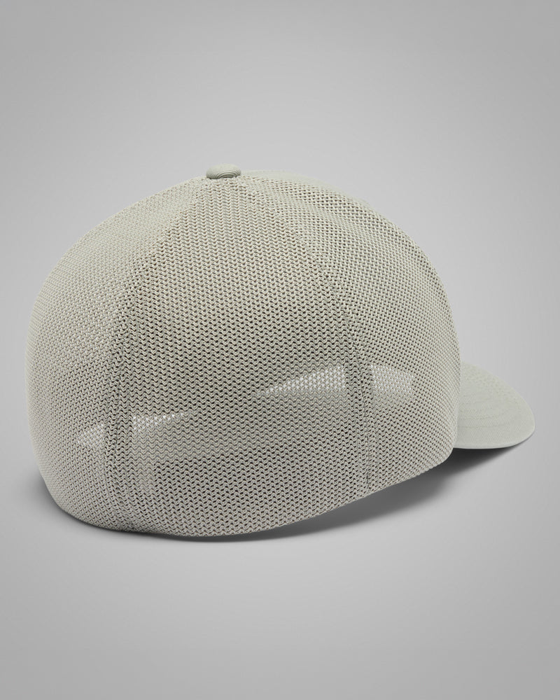 כובע הבייסבול "קולומביה ישראל Columbia Mesh" מצולם מאחור, ומציג את בד הרשת האוורירי בצבע אפור בהיר ואת השוליים המעוקלים על רקע אפור אחיד.