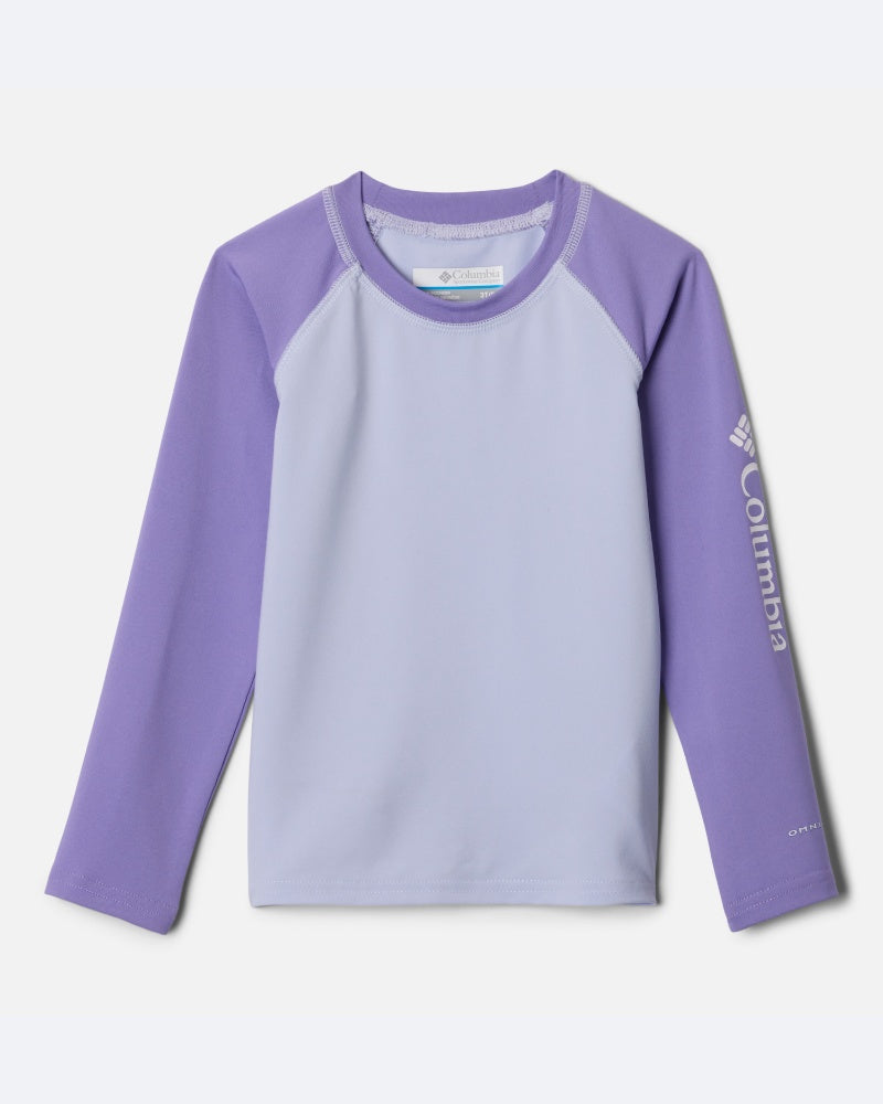 חולצת השמש Sandy Shores L/S של ColumbiaIL היא חולצת שמש לילדים עם שרוולים ארוכים, בגוון סגול בהיר בגוף, שרוולים בסגול כהה יותר ולוגו לבן על השרוול השמאלי — מושלמת להרפתקאות בשמש.