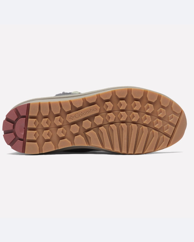 בתמונה נראית הסוליה של נעל Moritza Shorty מבית columbiaIL, עם דפוס מרקם על הסוליה ולוגו columbiaIL במרכזה. הסוליה היא בעיקר בצבע חום בהיר, עם חלק עקב בצבע חום כהה יותר.