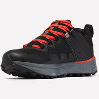 נעל ריצת שטח מסוג Columbia IL Facet 75 Outdry בצבע שחור, עם סוליה מחוספסת, סוליה אמצעית אפורה ושרוכים בצבע אדום בוהק, המוצגת מזווית צד קדמית על רקע בהיר אחיד.