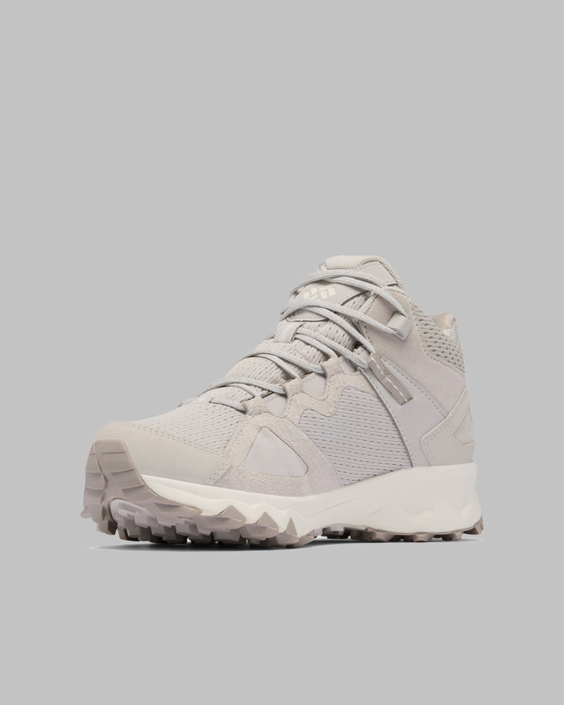 דגם Peakfreak Hera Mid Outdry מבית קולומביה ישראל הוא נעל טיולים בצבע אפור בהיר, עם סוליה מחוספסת, חלק עליון מרשת נושמת וחיפויים תומכים, המוצגת על רקע אפור אחיד.