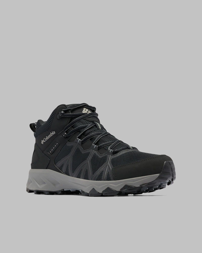 מגף טיולים לגברים מדגם Columbia IL Peakfreak II Mid Outdry M בצבעי שחור ואפור, עם סוליה מחוספסת, חלק עליון מרשת ועיצוב עם שרוכים, מוצג על רקע אפור בהיר אחיד.