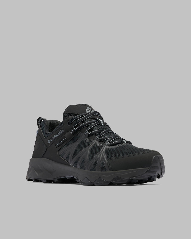 נעלי טיולים מדגם Peakfreak II Outdry של ColumbiaIL בצבע שחור, עם רשת מרקמית, חיפויים עמידים וסוליה מחוספסת, מוצגות בזווית המציגה את הצד והחזית על רקע אפור בהיר.