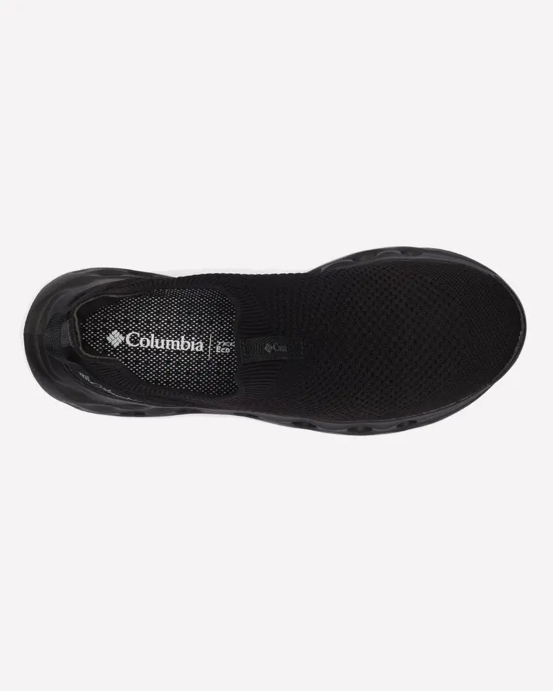 מבט מלמעלה על נעלי ספורט שחורות מדגם Terrastride SLC M מבית columbiaIL, בעלות רשת ופתוחות בקדמת כף הרגל, עם לוגו המותג על רפידת הנעל — נעלי ריצה אידיאליות לנוחות מרבית, מוצגות על רקע לבן.